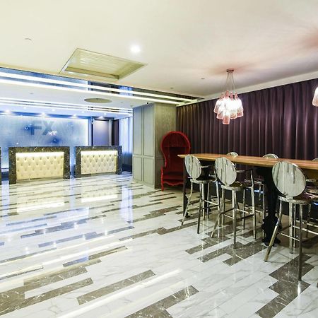 Fx Hotel Tainan Esterno foto