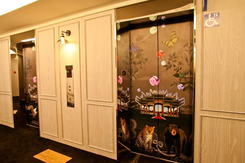 Fx Hotel Tainan Esterno foto
