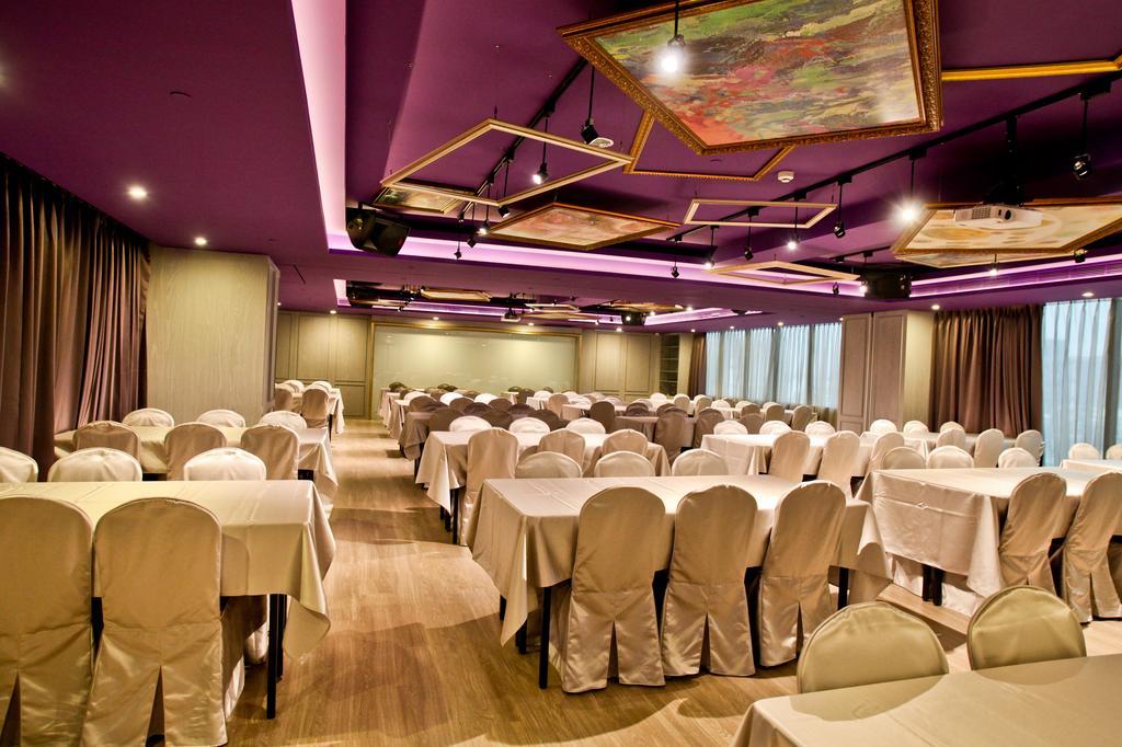 Fx Hotel Tainan Esterno foto