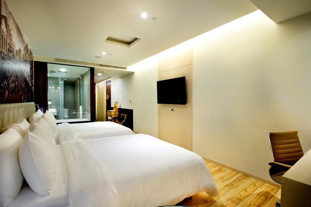 Fx Hotel Tainan Esterno foto