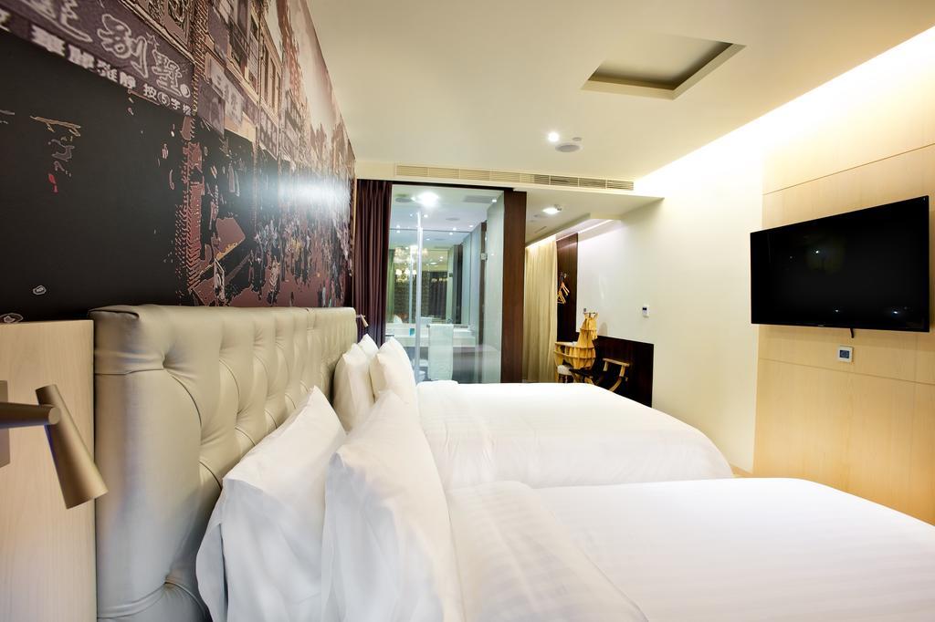 Fx Hotel Tainan Esterno foto